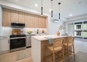34395 Gladys Ave in Abbotsford, BC - Building Photo