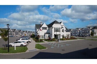 104 Sutton Ct in Mount Sinai, NY - Building Photo - Building Photo