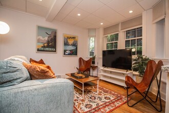 1258 Beacon St, Unit 1258 in Brookline, MA - Building Photo - Building Photo