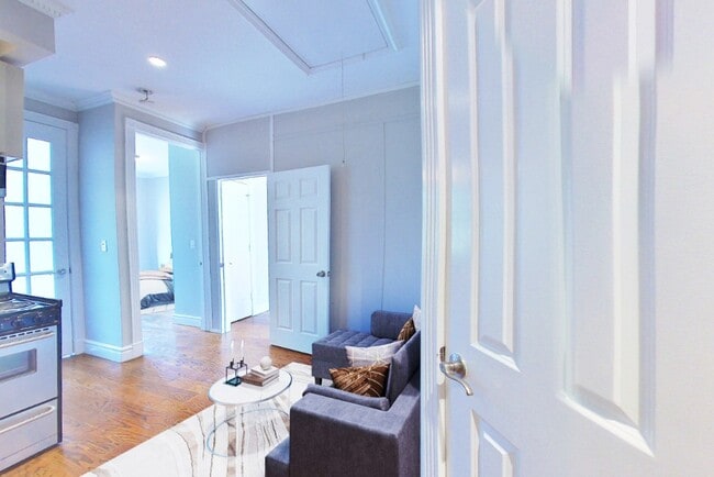 330 E 35th St in New York, NY - Building Photo - Building Photo