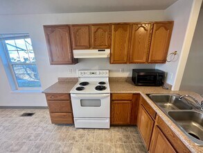 1290 Clearsprings Dr in Medford, OR - Building Photo - Building Photo