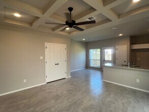 8607 Valentina Wy in San Antonio, TX - Building Photo - Building Photo