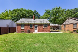 1932 S Parkwood Ln in Wichita, KS - Foto de edificio - Building Photo