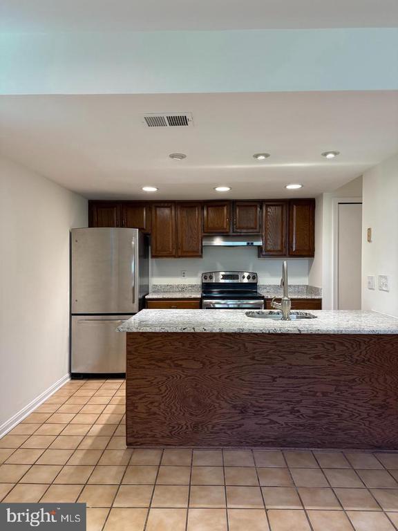 11008 Saffold Way in Reston, VA - Building Photo - Building Photo