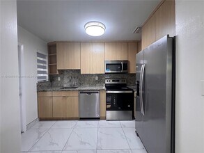7135 SW 22nd St in Miami, FL - Building Photo - Building Photo