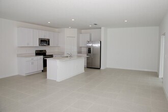 11474 Brae Wy in Dade City, FL - Foto de edificio - Building Photo