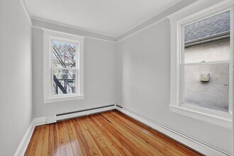 107 Brown Pl in Jersey City, NJ - Building Photo - Building Photo