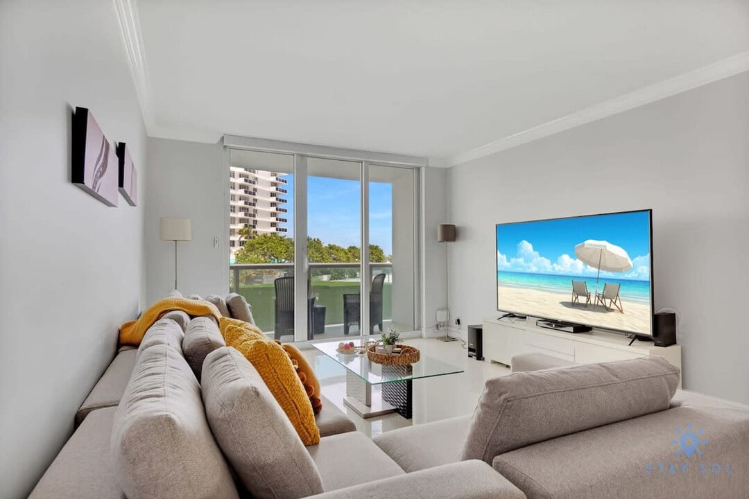 3801 S Ocean Dr in Hollywood, FL - Building Photo