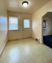 7 N Elm St in Hutchinson, KS - Building Photo - Building Photo