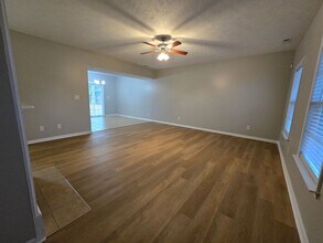 126 Carolina Oaks Cir in Linden, NC - Building Photo - Building Photo