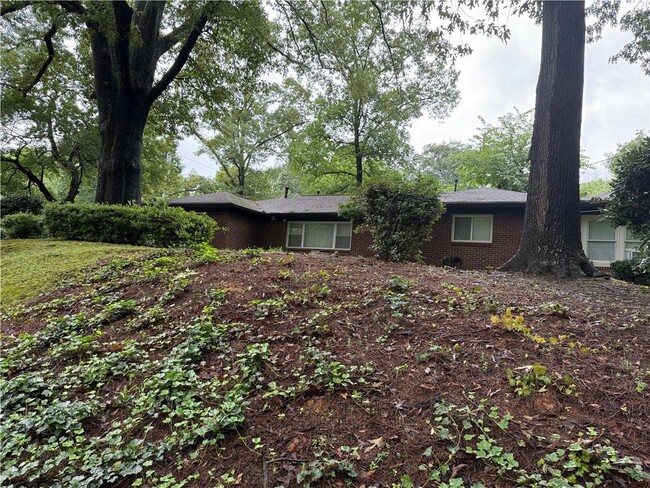 2045 La Dawn Ln NW in Atlanta, GA - Building Photo - Building Photo