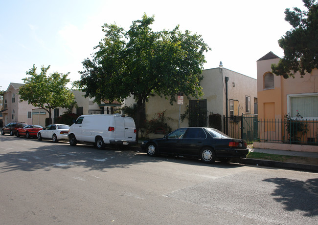 925 N Serrano Ave in Los Angeles, CA - Building Photo - Building Photo