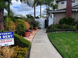 16522 Hillview Cir, Unit B in Huntington Beach, CA - Building Photo