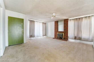 2102 E Russell Rd in Las Vegas, NV - Building Photo - Building Photo