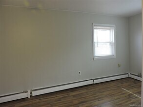 18 Leach St in Lynbrook, NY - Building Photo - Building Photo