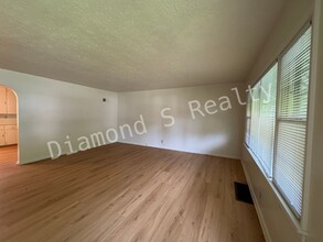 1644 S Weaver Ave in Springfield, MO - Building Photo - Building Photo