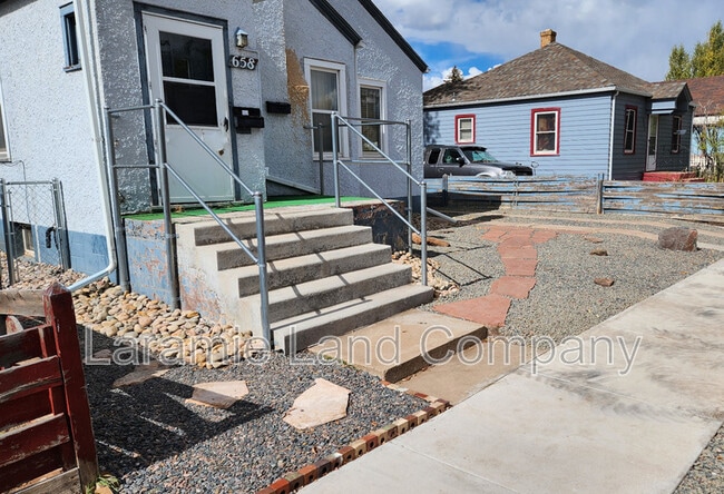 property at 658 N 10th St