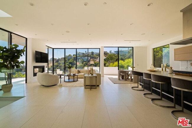 property at 1516 Forest Knoll Dr