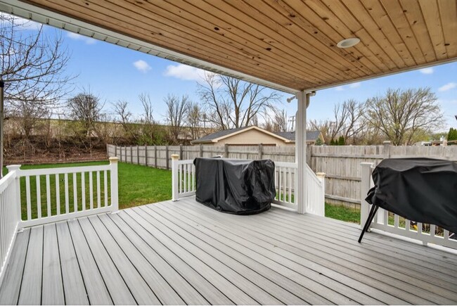 409 S Raven Rd in Shorewood, IL - Building Photo - Building Photo