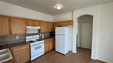 5055 Midnight Oil Dr in Las Vegas, NV - Building Photo - Building Photo