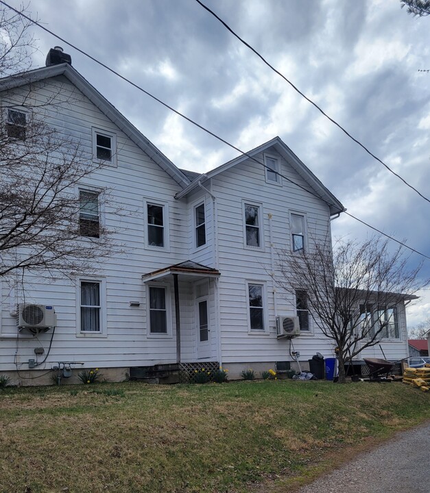 653 Mountain View Rd, Unit B in Reading, PA - Foto de edificio