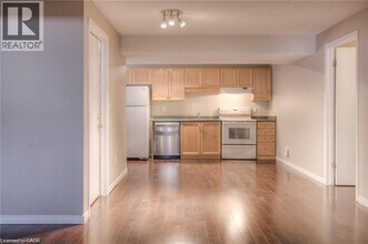 8 Melran Dr in Cambridge, ON - Building Photo - Building Photo