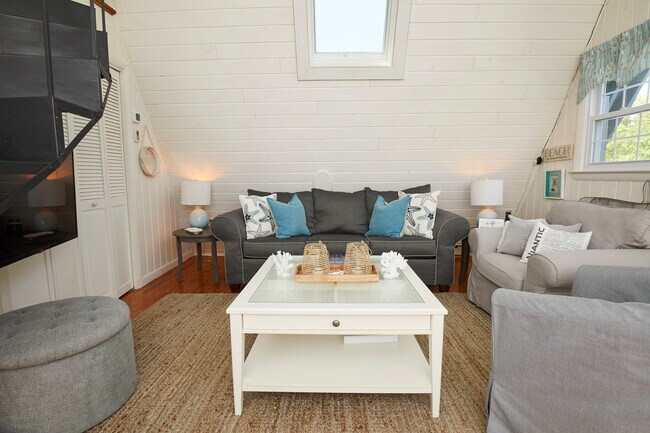 68 S Edgewood Rd in East Lyme, CT - Building Photo - Building Photo