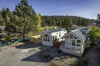11700 Donner Pass Rd in Truckee, CA - Foto de edificio - Building Photo