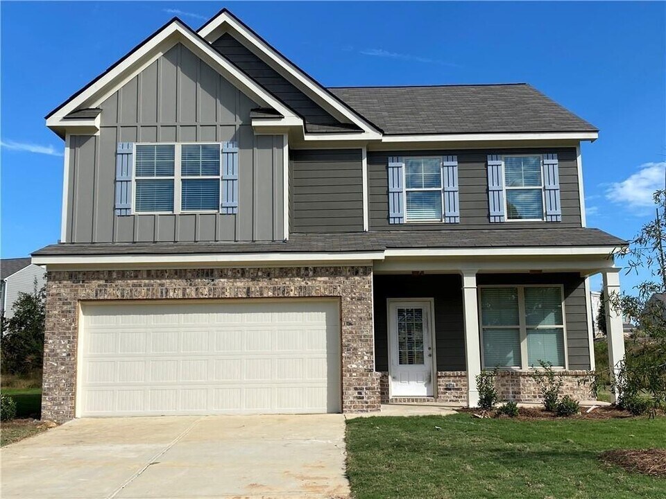 101 McGinnis Cir in Calhoun, GA - Building Photo