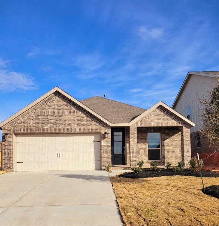 30326 Centipede Grv Ln in Fulshear, TX - Building Photo