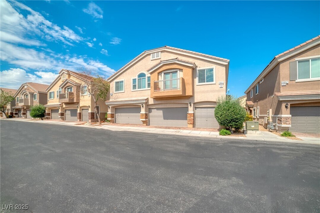 10011 Diamond Summit Ct in Las Vegas, NV - Building Photo