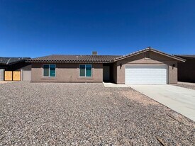 7384 E 45th St in Yuma, AZ - Building Photo