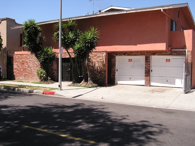 7013 Malabar St in Huntington Park, CA - Foto de edificio - Building Photo