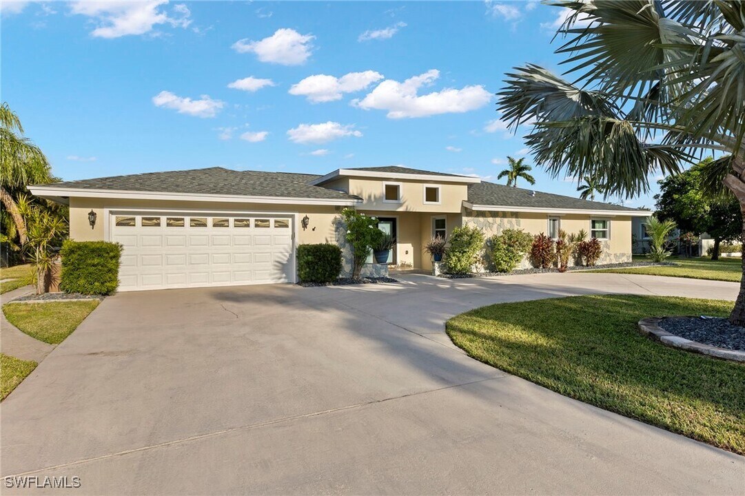 5211 Pocatella Ct in Cape Coral, FL - Foto de edificio