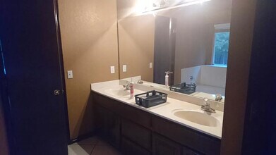 3900 Goshawk Cir in Norman, OK - Building Photo - Building Photo