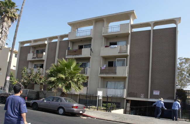 Sierra Vista Regency in Los Angeles, CA - Building Photo - Building Photo