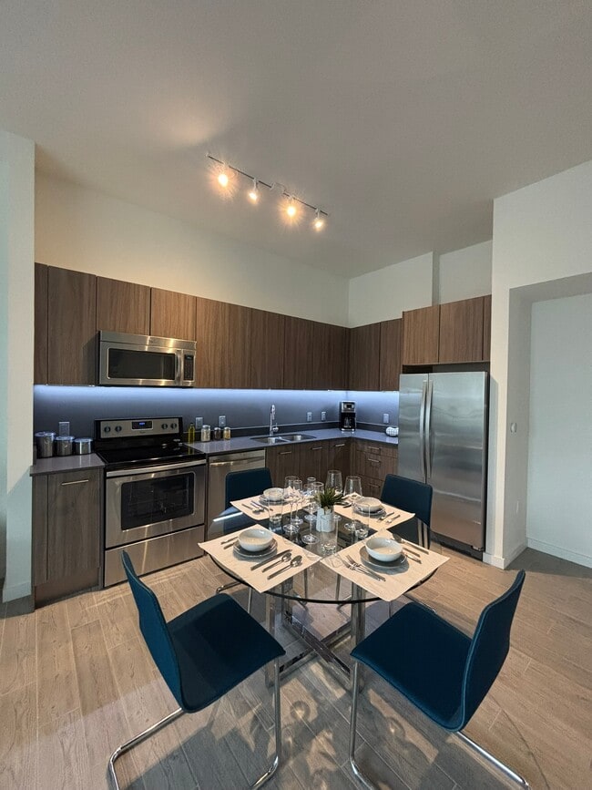 38 NW 35th St, Unit A2 in Miami, FL - Foto de edificio - Building Photo