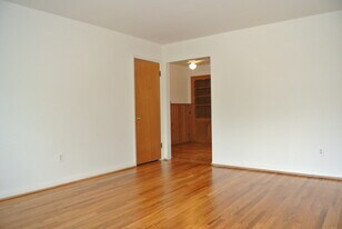 2935 Linwood Ave, Unit A in Cincinnati, OH - Building Photo