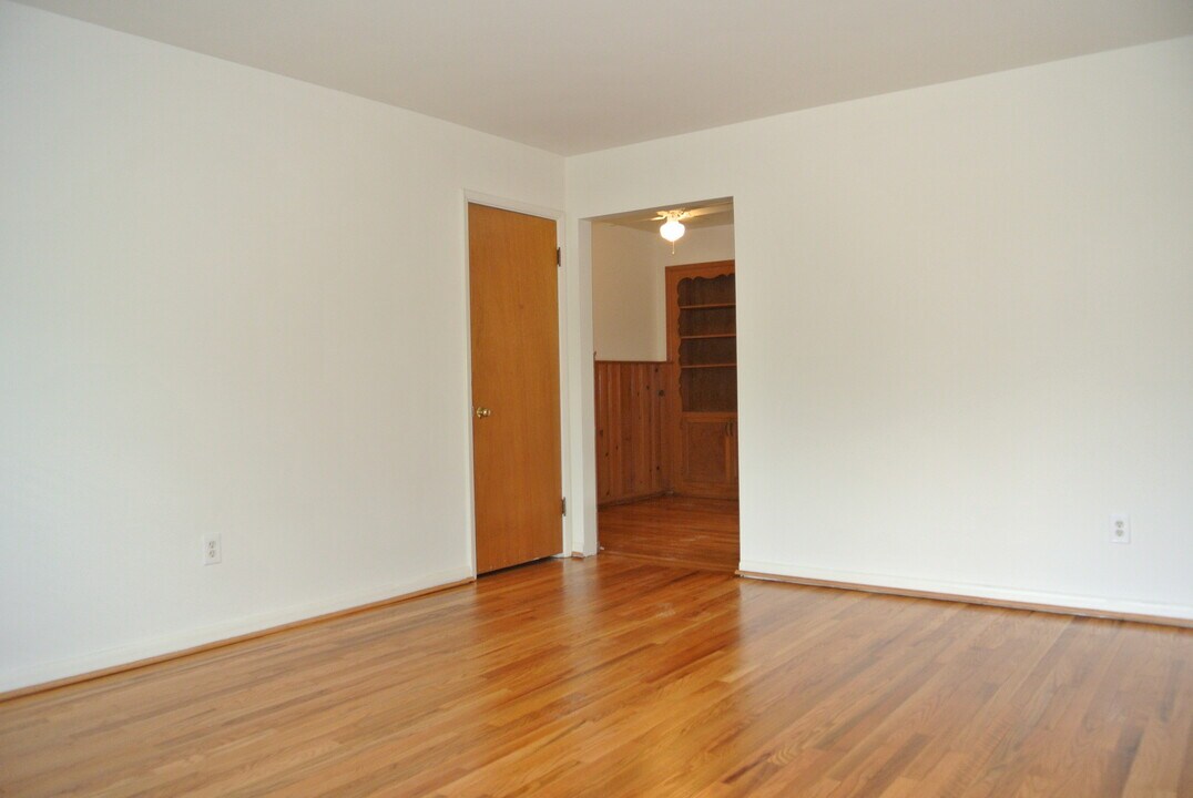 2935 Linwood Ave, Unit A in Cincinnati, OH - Building Photo