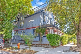 2391 NW Irving St in Portland, OR - Building Photo - Building Photo