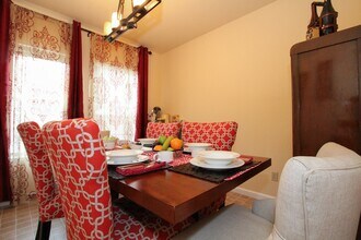 538 A St in Santa Rosa, CA - Building Photo - Building Photo