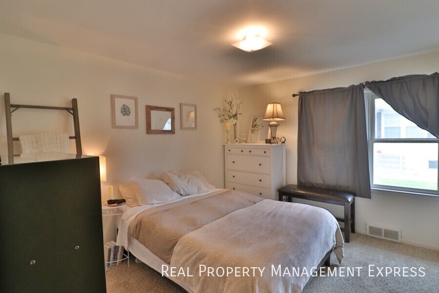 Spacious 1 bedroom 1 bathroom in a great n in Sioux Falls, SD - Building Photo