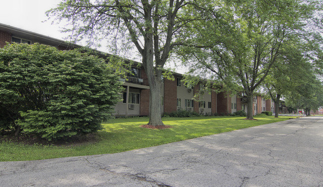 Parkside Drive Apartments in Dekalb, IL - Foto de edificio - Building Photo