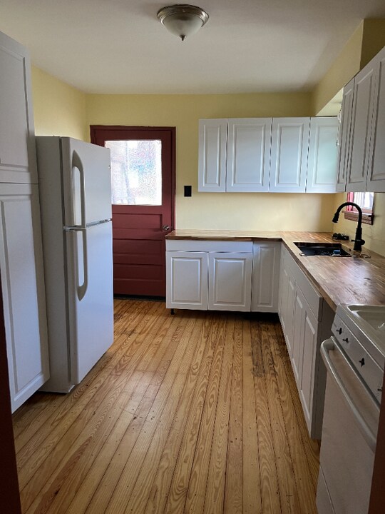 210 Locust St, Unit 3 in Mount Oliver, PA - Building Photo