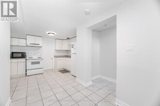 7 Bonnechere Crescent in Toronto, ON - Building Photo - Building Photo