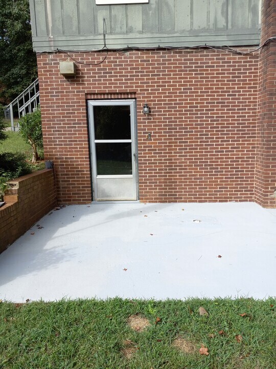 3 Harding Dr, Unit Basement apt. in Greenville, SC - Building Photo