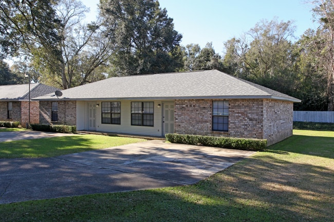 101 E Ten Mile Rd in Pensacola, FL - Foto de edificio - Building Photo