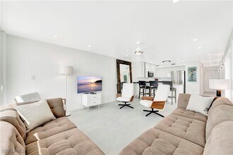 25850 Hickory Blvd in Bonita Springs, FL - Foto de edificio - Building Photo