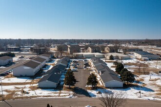 Newbrook Apartments in Springfield, IL - Building Photo - Building Photo