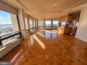 200 Locust St, Unit 12GN in Philadelphia, PA - Building Photo - Building Photo